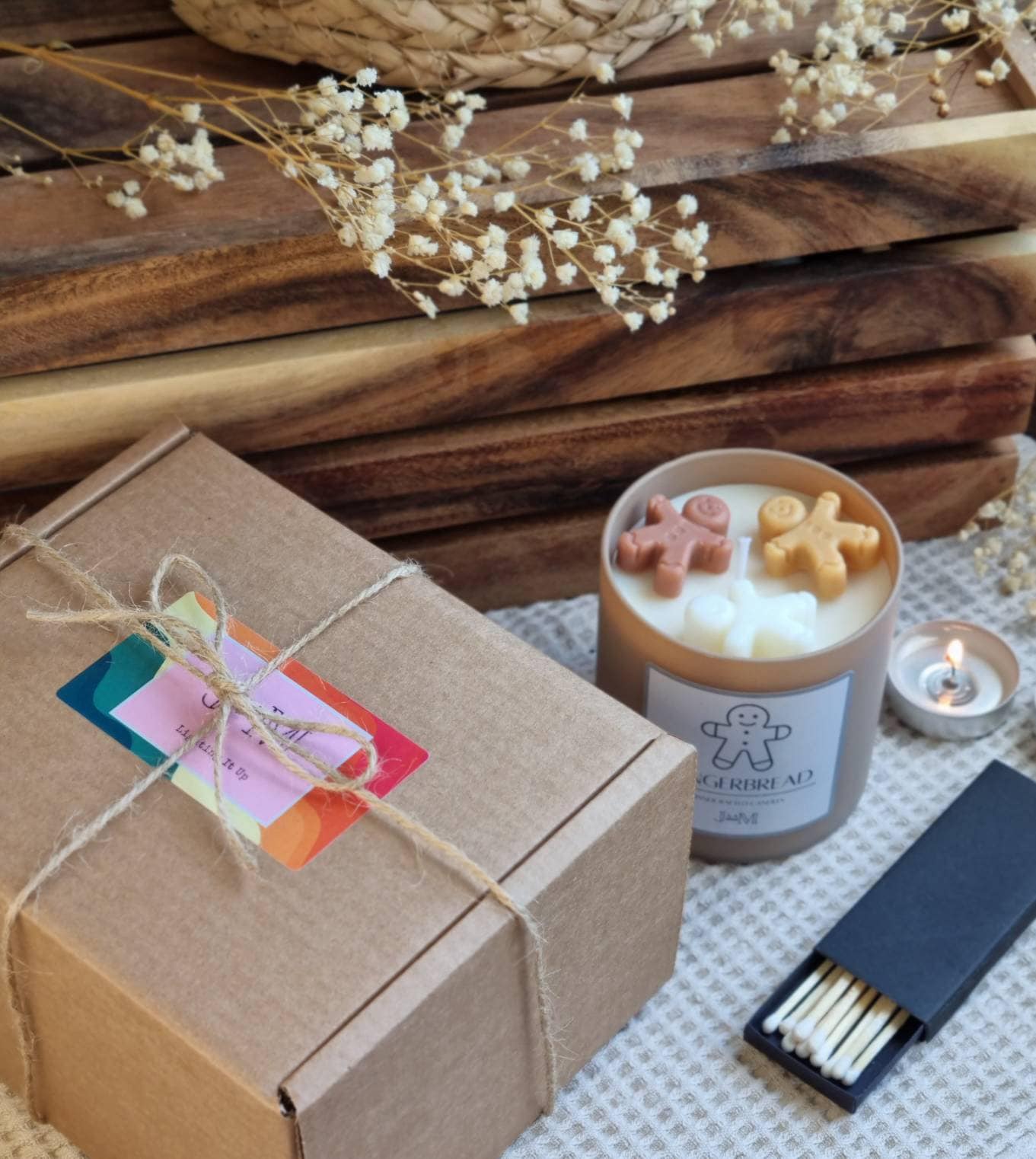 Gingerbread scented candle with matches - My Store