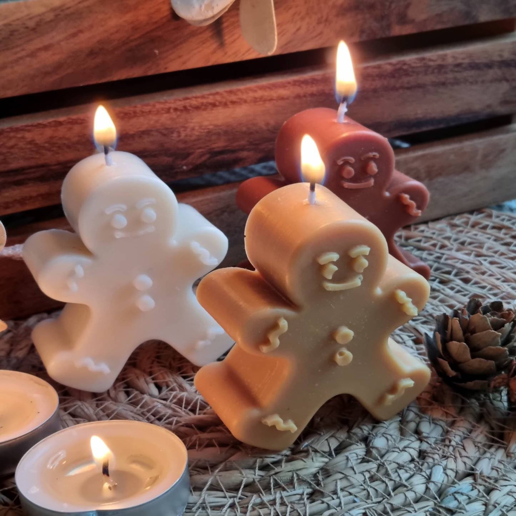 Gingerbread men candle. Gingerbread gift box - My Store
